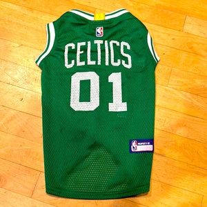 Boston Celtics Dog Jersey. For 30 to 50 pound dogs. Used once. Like new.